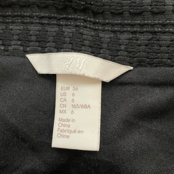 H&M Black Textured A-Line Mini Skirt - Picture 4 of 5